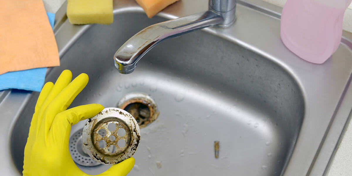 how to fix a clogged kitchen sink​